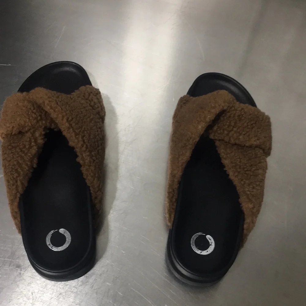 Journee Collection cozy brown